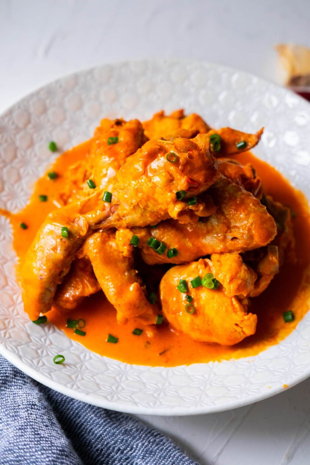 Ayam Cook Merah (vištiena aštriame pomidorų padaže)