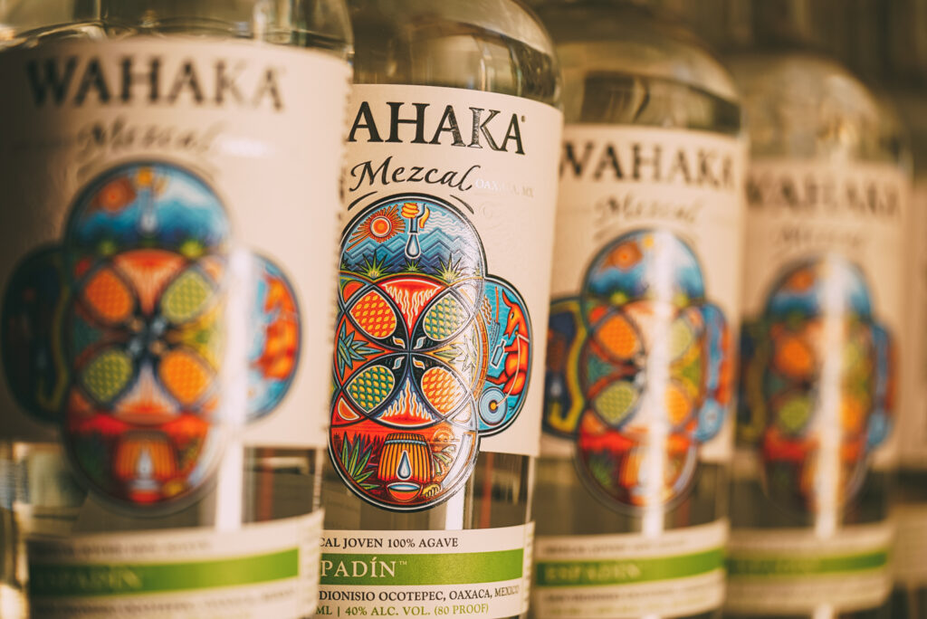 Mes klausiame „Master Distiller Alberto Morales“ apie Wahaka Mezcal
