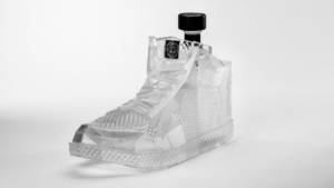 Ponas „Flower Fantastic & 1800 Tequila Luxury Sneaker Decanter“