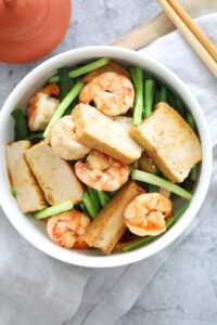 Maišykite keptas daržoves su tofu